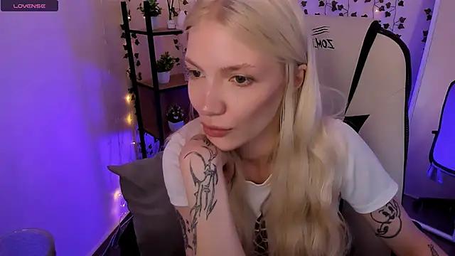 AnyaTaylor_ webcam