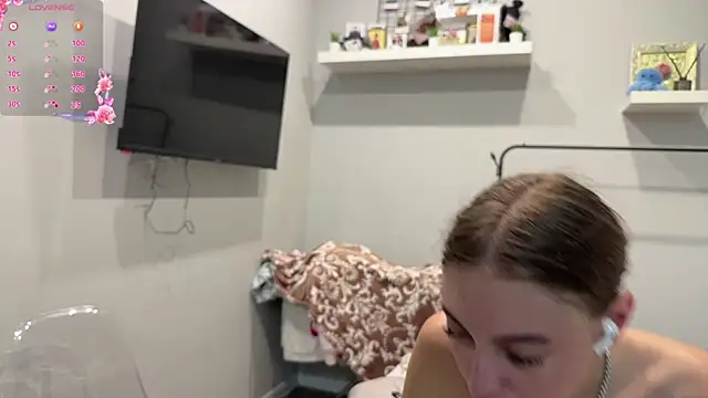 selena_favn webcam