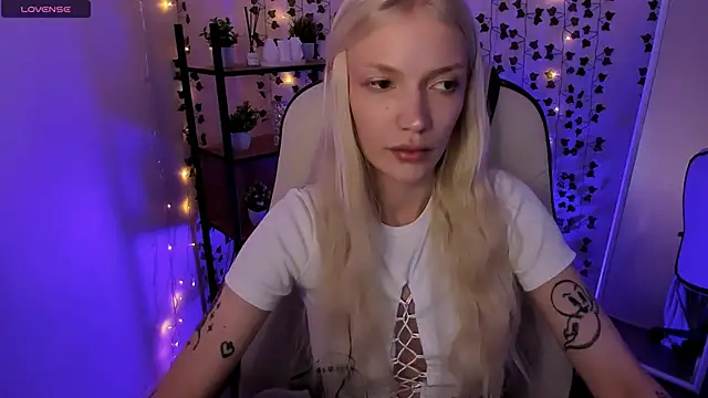 AnyaTaylor_ webcam