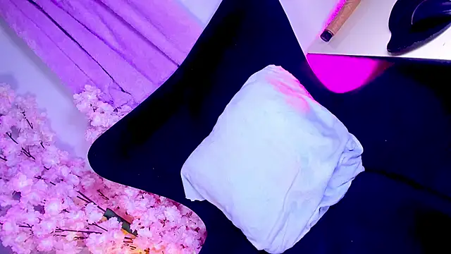 MargaretQualley webcam
