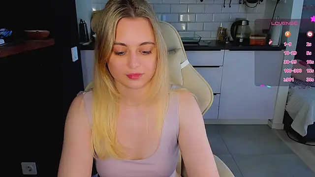 blonde_kellyy webcam