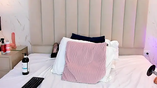 Watch ViolettaRousee_ live on EroticFlix - High definition streams