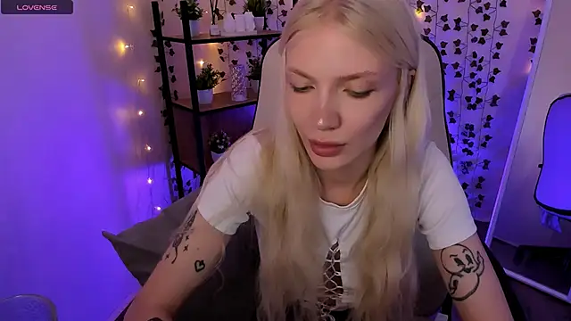 AnyaTaylor_ webcam