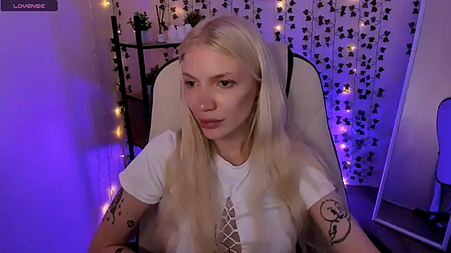 AnyaTaylor_ webcam