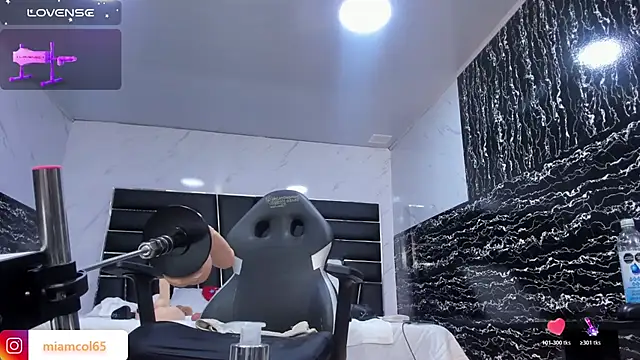 Ladyy_Scarlett webcam