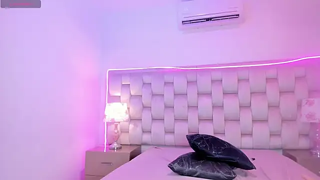 SalomeBins webcam