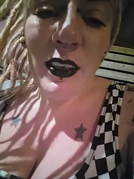 PinkTheHawk webcam