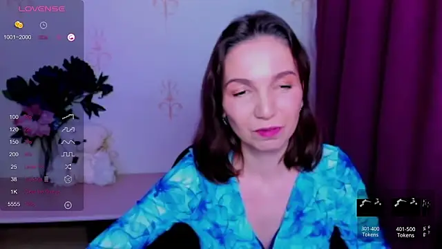 KindHazelHere_ live cam on StripChat