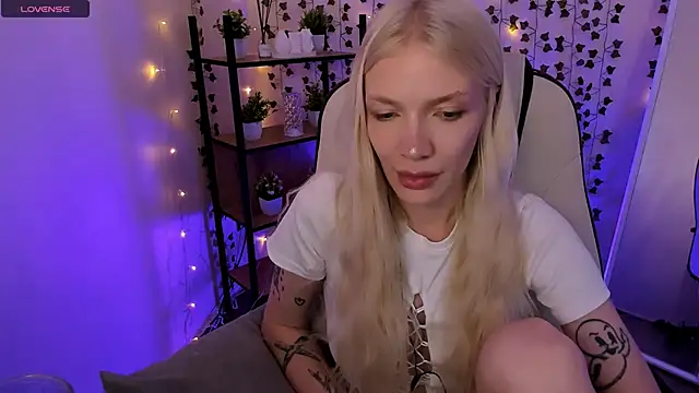 Watch AnyaTaylor_ live on EroticFlix - High definition streams