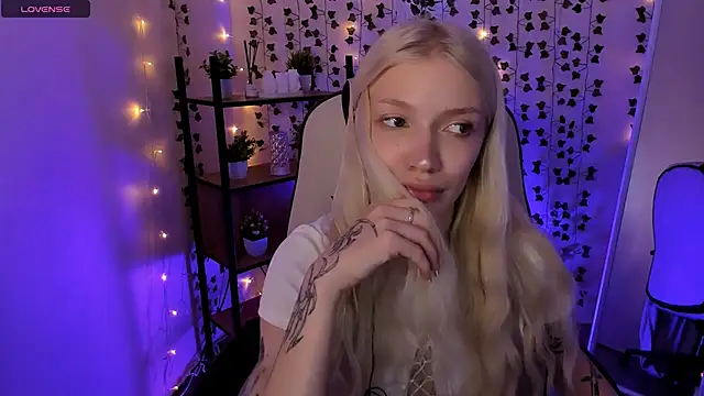 AnyaTaylor_ webcam