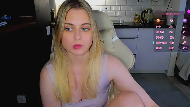 blonde_kellyy webcam