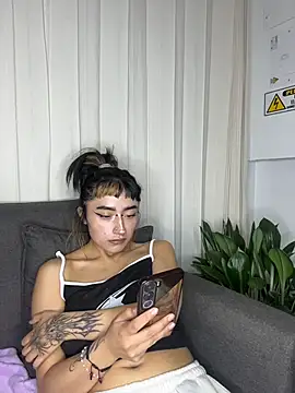 baby_akuma webcam