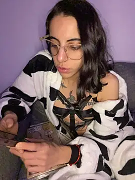 Watch Poison_Ivy_29 live on EroticFlix - High definition streams