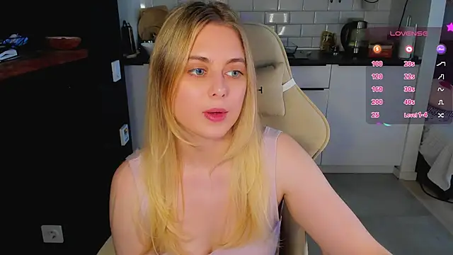 blonde_kellyy webcam