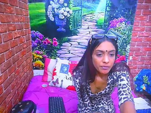 IndianPretty14u2Luv live cam on StripChat