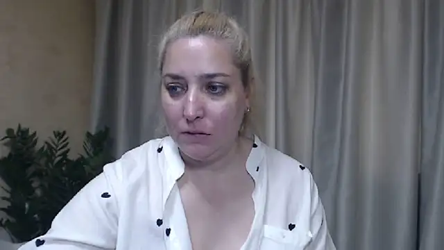 sweetpussy13 webcam