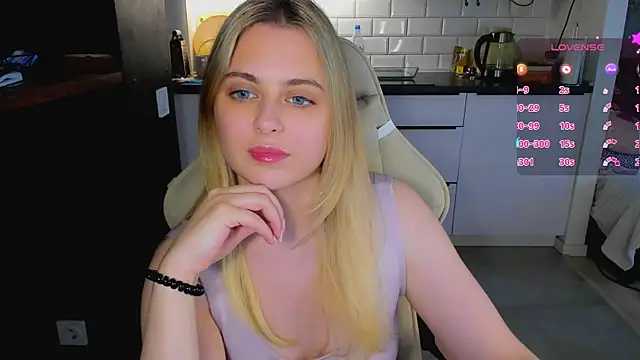 blonde_kellyy live cam on StripChat