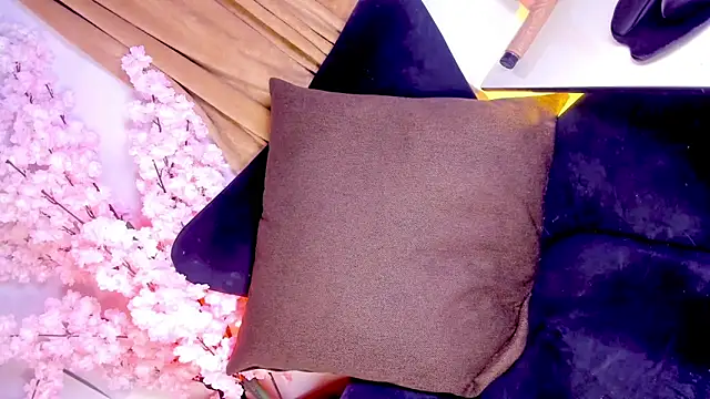 MargaretQualley webcam
