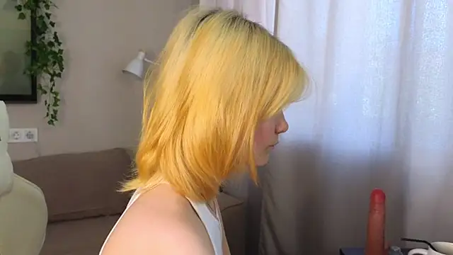 Emily_Miu live cam on StripChat