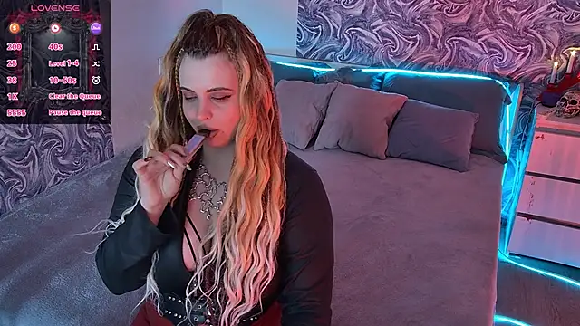 Miss_Maya_Mils webcam