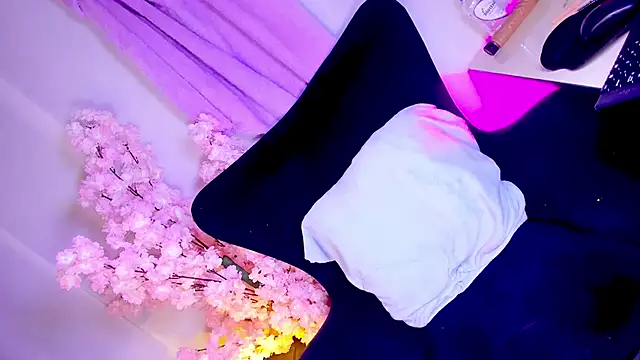 MargaretQualley webcam