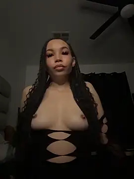 nikkiloveee webcam