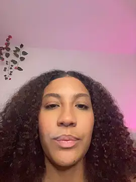 Daphnne_Curly webcam
