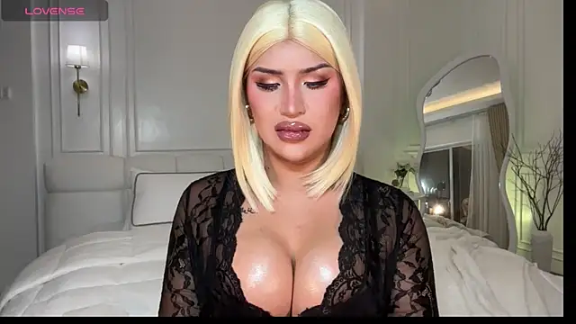 Your_Majesty_Tyra webcam