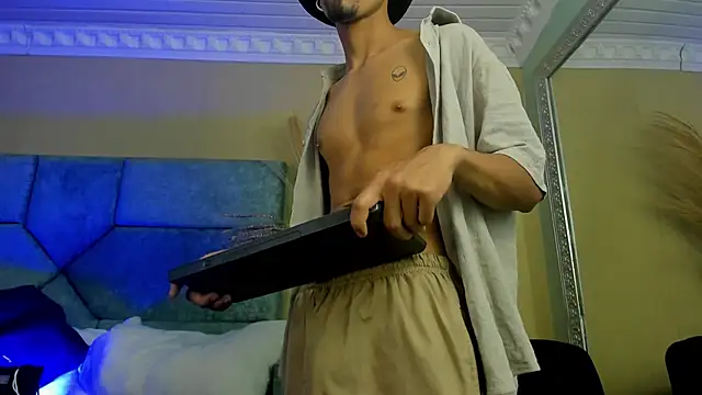 NoaahTylor webcam
