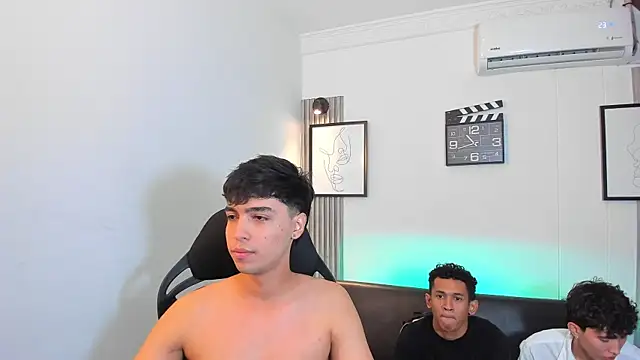 Hot_GuysW webcam