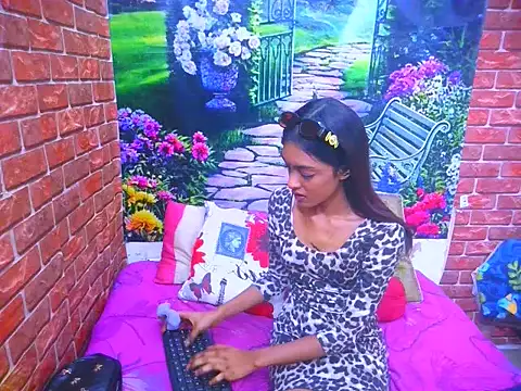IndianPretty14u2Luv webcam