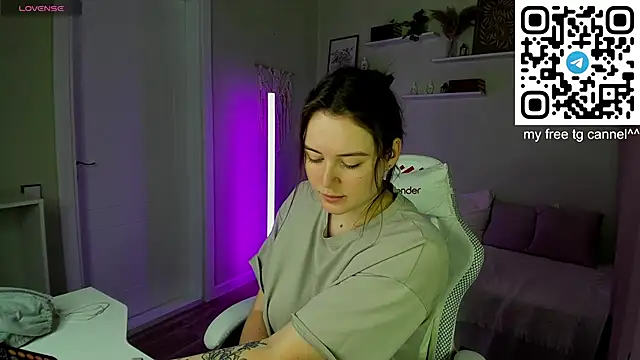 Laura_CollinsS webcam