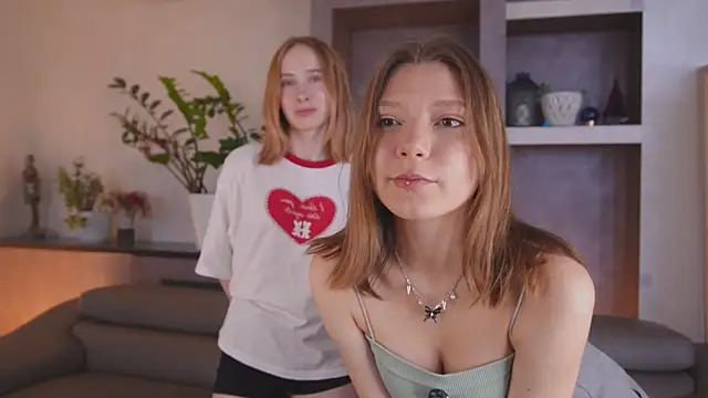 HelaineLube webcam