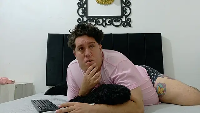 PinkQueen23 webcam
