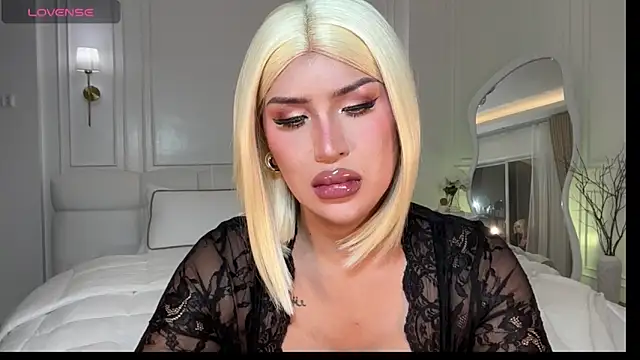 Your_Majesty_Tyra webcam