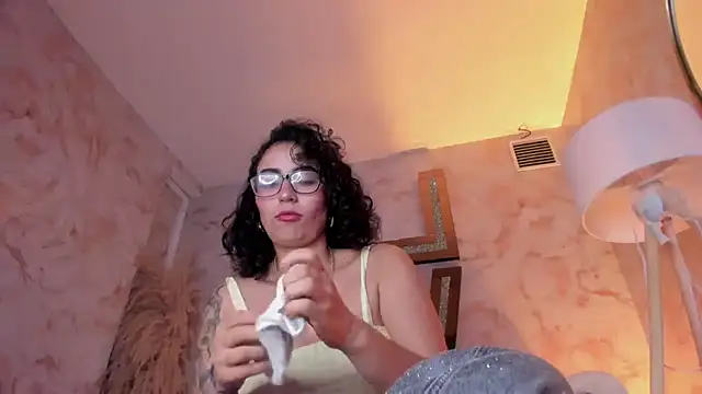 Watch sarah_sluty live on EroticFlix - High definition streams