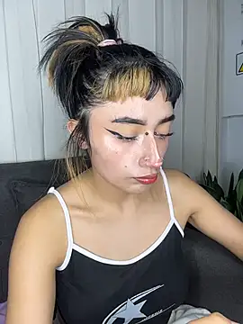 baby_akuma webcam