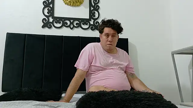 PinkQueen23 webcam