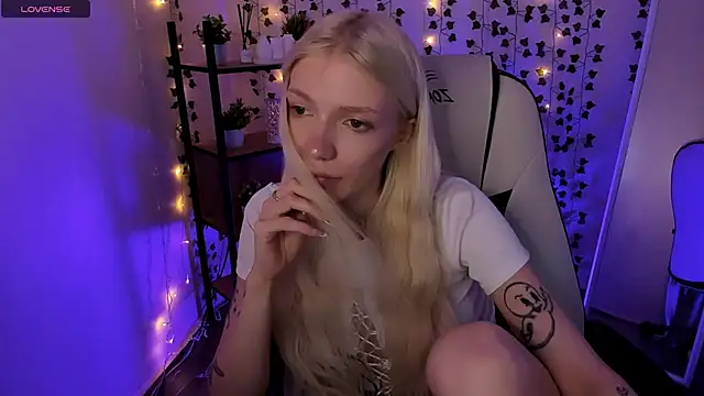 AnyaTaylor_ webcam