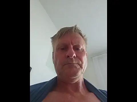 johnnym1 webcam