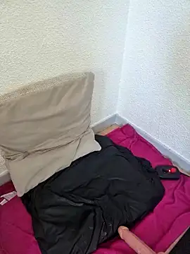 princessekandy666 (F young) - 3 doigts chatte et 30 coup fouet