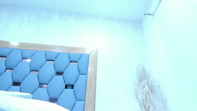 Watch crystal_sm live on EroticFlix - High definition streams