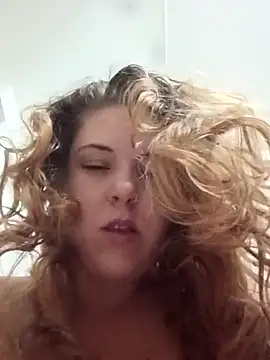 Watch LacyLaurent live on EroticFlix - High definition streams