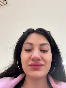 wet__bunny (F young) - Pinch nipples in cafe