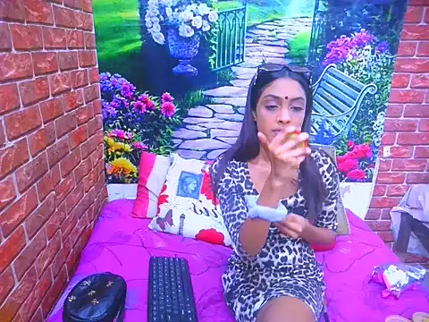 IndianPretty14u2Luv webcam
