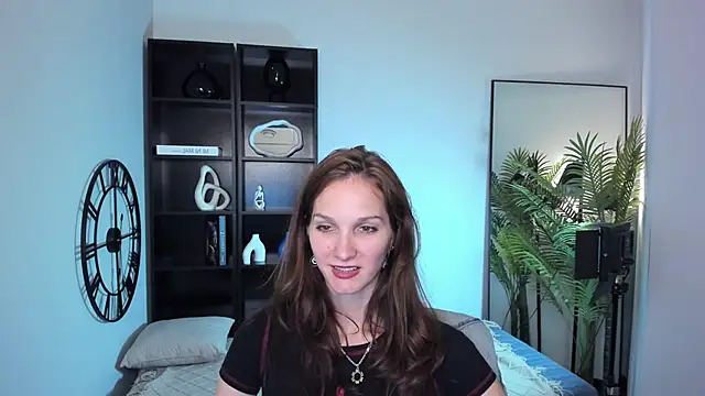 MirandaGlow webcam