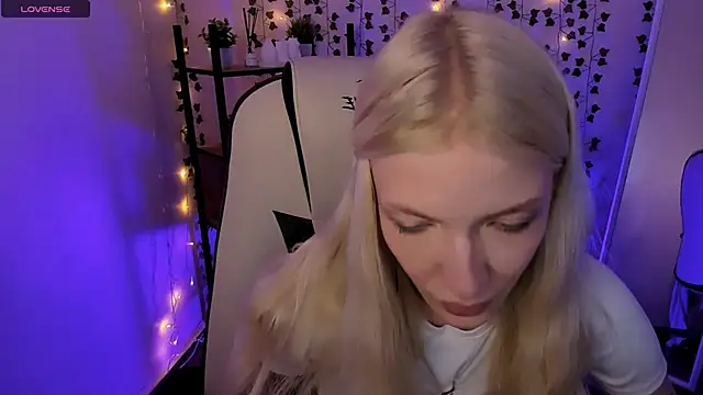 AnyaTaylor_ webcam