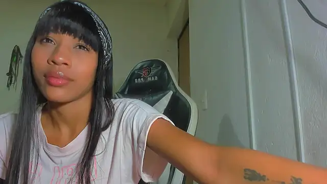 bad_girl_xxx webcam