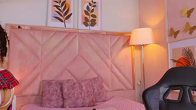 Watch DemiJones_ live on EroticFlix - High definition streams
