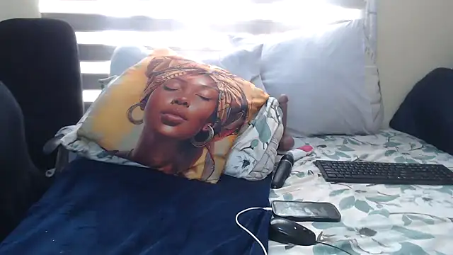 Foxybrownxx1 webcam